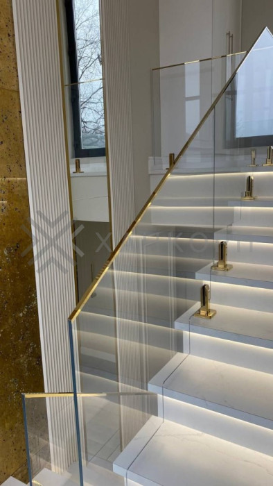 Стойка FOS-02 для стекла напольная 95х160 мм без сверления, нержавейка/золото